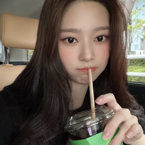 Cựu thành viên IZ*ONE - Kim Min Ju gây bão vì gương mặt hoàn hảo - Ảnh 3. Cựu thành viên IZ*ONE - Kim Min Ju gây bão vì gương mặt hoàn hảo - Ảnh 3.
