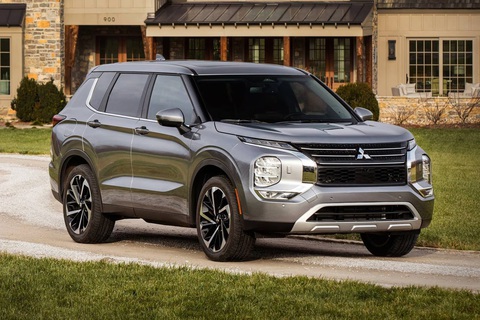 Mitsubishi Outlander 2023 bất ngờ xuất hiện ở Việt Nam - Ảnh 2. Mitsubishi Outlander 2023 bất ngờ xuất hiện ở Việt Nam - Ảnh 2.