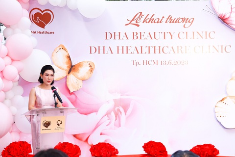 Bà Hồ Thị Phương Thảo - Phó Tổng Giám đốc Tập đoàn TTC, Chủ tịch DHA Healthcare Clinic, Chủ tịch DHA Beauty Clinic cho biết, sẵn sàng cầu thị, ghi nhận những ý kiến đóng góp của khách hàng để dịch vụ được liên tục được cải tiến ngày một tốt hơn, chất lượng hơn và phù hợp hơn. Ảnh: D.K Bà Hồ Thị Phương Thảo - phó tổng giám đốc Tập đoàn TTC, chủ tịch DHA Healthcare Clinic, chủ tịch DHA Beauty Clinic - cho biết sẵn sàng cầu thị, ghi nhận những ý kiến đóng góp của khách hàng để dịch vụ được liên tục được cải tiến ngày một tốt hơn, chất lượng hơn và phù hợp hơn - Ảnh: D.K.