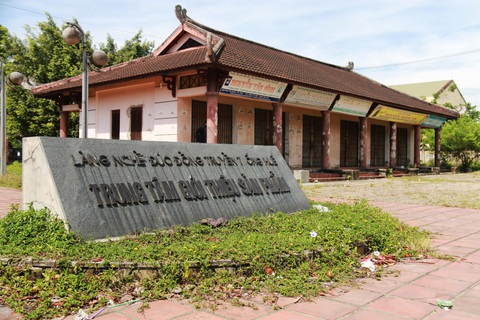 Trung tâm giới thiệu sản phẩm làng nghề bỏ hoang giữa lòng phố Huế - Ảnh 1. Trung tâm giới thiệu sản phẩm làng nghề bỏ hoang giữa lòng phố Huế - Ảnh 1.