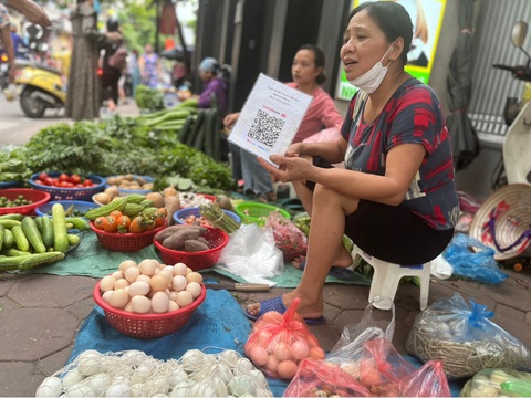 3.000 đồng cũng chuyển khoản, cả khu chợ thanh toán không tiền mặt - Ảnh 1. 3.000 đồng cũng chuyển khoản, cả khu chợ thanh toán không tiền mặt - Ảnh 1.