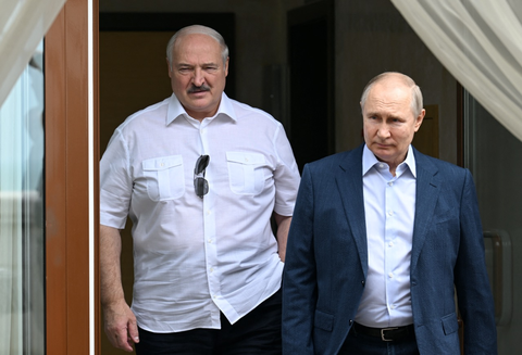 Belarus nhận bom hạt nhân từ Nga mạnh gấp 3 lần bom giội xuống Hiroshima - Ảnh 1. Belarus nhận bom hạt nhân từ Nga mạnh gấp 3 lần bom giội xuống Hiroshima - Ảnh 1.