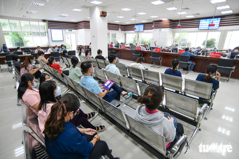 Người dân hào hứng với dịch vụ công không tiền mặt - Ảnh 5. Người dân hào hứng với dịch vụ công không tiền mặt - Ảnh 5.