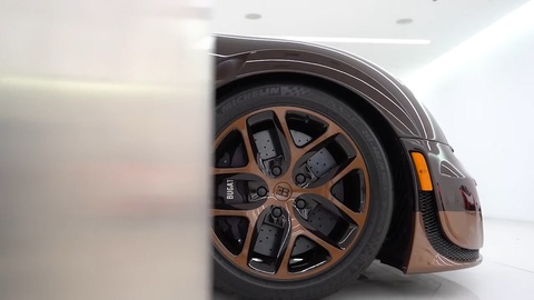 Bảo dưỡng Bugatti đắt thế nào: Thay nhớt cũng đủ mua ô tô mới - Ảnh 4. Bảo dưỡng Bugatti đắt thế nào: Thay nhớt cũng đủ mua ô tô mới - Ảnh 4.