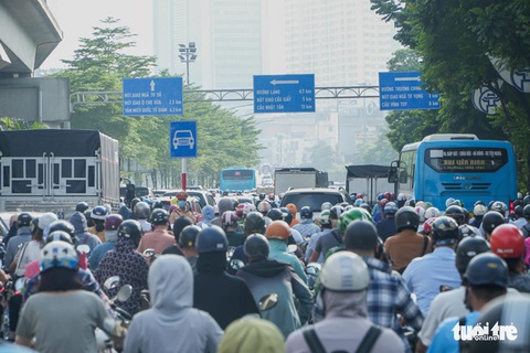 Hà Nội lại tính cấm xe máy vào nội đô vào năm 2030 - Ảnh 1. Hà Nội lại tính cấm xe máy vào nội đô vào năm 2030 - Ảnh 1.