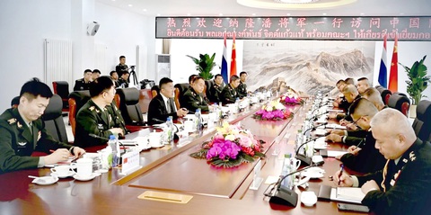Phái đoàn công tác do Tư lệnh Lục quân Thái Lan, tướng Narongpan Jitkaewthae đang làm việc tại Bắc Kinh, Trung Quốc trong chuyến công tác từ ngày 8 đến 16-6 - Ảnh: Nation Phái đoàn công tác do Tư lệnh Lục quân Thái Lan, tướng Narongpan Jitkaewthae đang làm việc tại Bắc Kinh, Trung Quốc trong chuyến công tác từ ngày 8 đến 16-6 - Ảnh: Nation