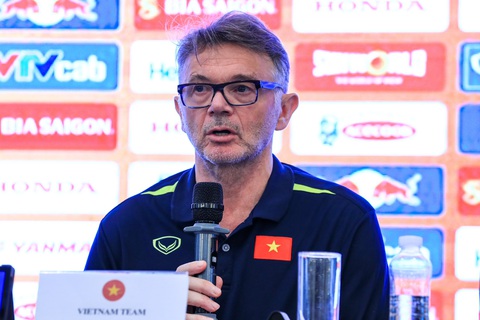HLV Troussier: Tuyển Việt Nam sẽ nỗ lực 200% trước Hong Kong - Ảnh 1. HLV Troussier: Tuyển Việt Nam sẽ nỗ lực 200% trước Hong Kong - Ảnh 1.