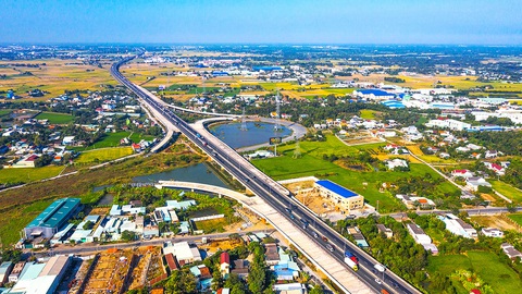 Đường cao tốc TP.HCM - Trung Lương đoạn làm cầu cạn - Ảnh: QUANG ĐỊNH Đường cao tốc TP.HCM - Trung Lương đoạn làm cầu cạn - Ảnh: QUANG ĐỊNH
