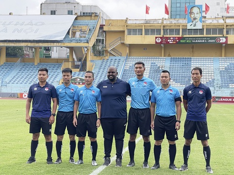 Trọng tài Việt Nam thực hành VAR trên sân Hàng Đẫy - Ảnh 9. Trọng tài Việt Nam thực hành VAR trên sân Hàng Đẫy - Ảnh 9.