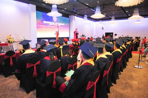 Công nhận bằng tiến sĩ, thạc sĩ do nước ngoài cấp 'mở' hơn - Ảnh 1. Hiện có nhiều chương trình đào tạo cấp bằng tiến sĩ, thạc sĩ do nước ngoài cấp nhưng không được Bộ Giáo dục và Đào tạo công nhận - Ảnh: U.B.