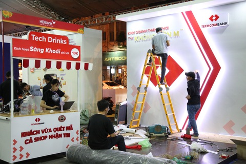 Chưa khai mạc, lễ hội Không tiền mặt đã nhộn nhịp du khách - Ảnh 5. Chưa khai mạc, lễ hội Không tiền mặt đã nhộn nhịp du khách - Ảnh 5.