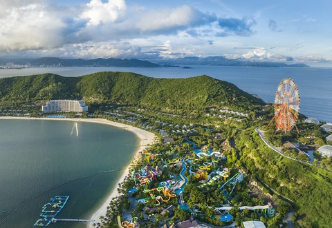Quảng trường Wonder Square với tầm nhìn hướng ra vịnh biển đẹp bậc nhất thế giới. Ảnh: D.K Quảng trường Wonder Square với tầm nhìn hướng ra vịnh biển đẹp bậc nhất thế giới. Ảnh: D.K