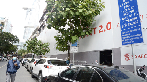 Cho thuê lòng đường, vỉa hè: Hài hòa lợi ích cộng đồng - Ảnh 1. Bãi giữ xe có thu phí qua app My Parking trên đường Ngô Đức Kế, Q.1, TP.HCM - Ảnh: TỰ TRUNG