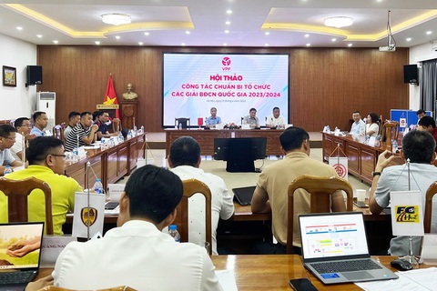V-League 2023-2024 sẽ trao cơ hội cho cầu thủ trẻ ra sân - Ảnh 1. V-League 2023-2024 sẽ trao cơ hội cho cầu thủ trẻ ra sân - Ảnh 1.