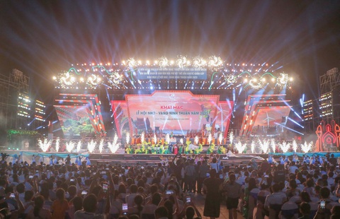 Chủ tịch nước dự Lễ hội nho - vang Ninh Thuận - Ảnh 3. Chủ tịch nước dự Lễ hội nho - vang Ninh Thuận - Ảnh 3.