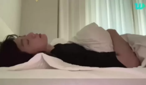 6,7 triệu người xem Jungkook bắt chước Hieuthuhai ngủ online - Ảnh 5. 6,7 triệu người xem Jungkook bắt chước Hieuthuhai ngủ online - Ảnh 5.