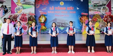 Trường THCS Nguyễn Văn Tố (quận 10) lần đầu xét kết quả ba năm tiểu học - Ảnh 1. Trường THCS Nguyễn Văn Tố (quận 10) lần đầu xét kết quả ba năm tiểu học - Ảnh 1.