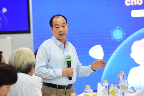 Tiêm vắc xin đầy đủ để phòng bệnh truyền nhiễm cho trẻ em và người lớn - Ảnh 2. Tiêm vắc xin đầy đủ để phòng bệnh truyền nhiễm cho trẻ em và người lớn - Ảnh 2.