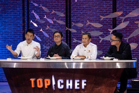 Top Chef Việt Nam mở màn với ‘Món ăn đường phố cao cấp’ có giá 100 USD - Ảnh 2. Ban giám khảo từ trái qua: Chef Peter Cường Franklin, Chef Luke Nguyễn, Chef Alain Nguyễn và doanh nhân Đào Anh Tuấn