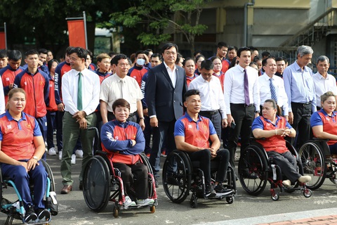 Khen thưởng các vận động viên TP.HCM đoạt huy chương SEA Games 32 - Ảnh 3. Khen thưởng các vận động viên TP.HCM đoạt huy chương SEA Games 32 - Ảnh 3.