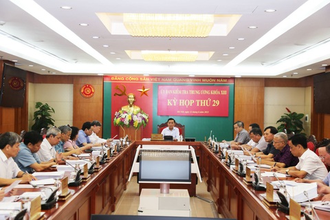 Nguyên bí thư Thanh Hóa Trịnh Văn Chiến vi phạm nghiêm trọng liên quan FLC, AIC - Ảnh 1. Nguyên bí thư Thanh Hóa Trịnh Văn Chiến vi phạm nghiêm trọng liên quan FLC, AIC - Ảnh 1.