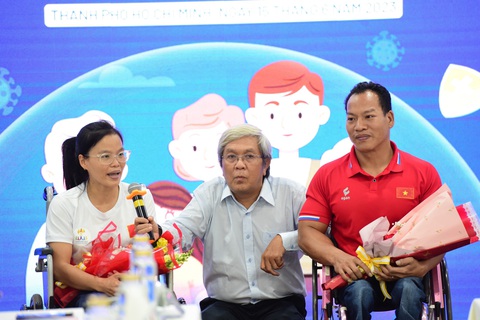 Tiêm vắc xin đầy đủ để phòng bệnh truyền nhiễm cho trẻ em và người lớn - Ảnh 5. Tiêm vắc xin đầy đủ để phòng bệnh truyền nhiễm cho trẻ em và người lớn - Ảnh 5.