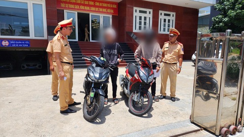 Nhóm tự phát dẫn đường xe cứu thương bị gọi lên vì vi phạm giao thông - Ảnh 2. Nhóm tự phát dẫn đường xe cứu thương bị gọi lên vì vi phạm giao thông - Ảnh 2.
