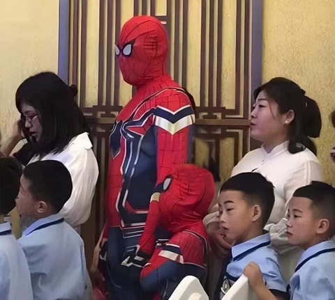 Ảnh vui 16-6: Ngọt ngào đến mấy cũng ra... chuồng heo - Ảnh 3. Ảnh vui 16-6: Ngọt ngào đến mấy cũng ra... chuồng heo - Ảnh 3.