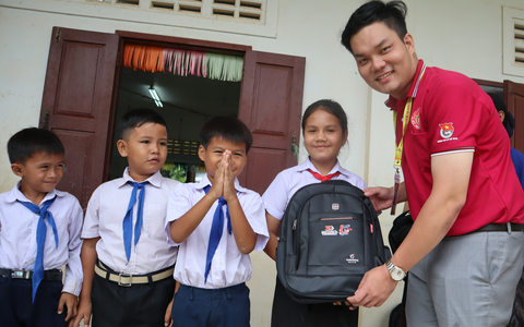 Nụ cười tình nguyện tại nước bạn Lào - Ảnh 1. Nụ cười tình nguyện tại nước bạn Lào - Ảnh 1.