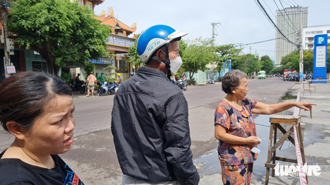 Khách vứt đầu thuốc lá, cây xăng bùng cháy dữ dội - Ảnh 4. Khách vứt đầu thuốc lá, cây xăng bùng cháy dữ dội - Ảnh 4.
