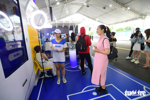 Ở lễ hội không tiền mặt, chỗ nào cũng thấy có quà - Ảnh 7. Ở lễ hội không tiền mặt, chỗ nào cũng thấy có quà - Ảnh 7.