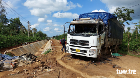 Vụ tấn công 2 trụ sở UBND xã ở Đắk Lắk: Nhóm công nhân bị bắt làm con tin nói gì? - Ảnh 6. Vụ tấn công 2 trụ sở UBND xã ở Đắk Lắk: Nhóm công nhân bị bắt làm con tin nói gì? - Ảnh 6.