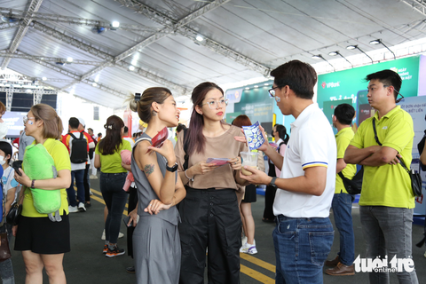Khai hội Không tiền mặt, công bố chương trình Mùa mua sắm - Ảnh 8. Khai hội Không tiền mặt, công bố chương trình Mùa mua sắm - Ảnh 8.