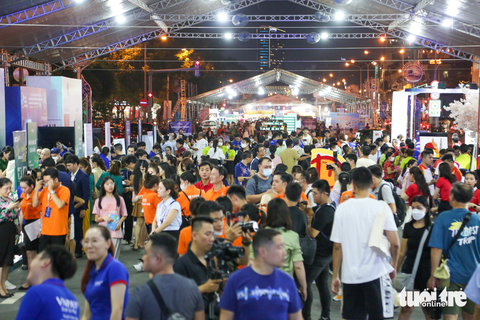 Khai hội Không tiền mặt, công bố chương trình Mùa mua sắm - Ảnh 4. Khai hội Không tiền mặt, công bố chương trình Mùa mua sắm - Ảnh 4.