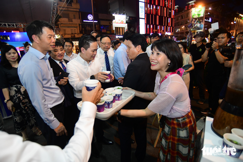 Khai hội Không tiền mặt, công bố chương trình Mùa mua sắm - Ảnh 6. Khai hội Không tiền mặt, công bố chương trình Mùa mua sắm - Ảnh 6.