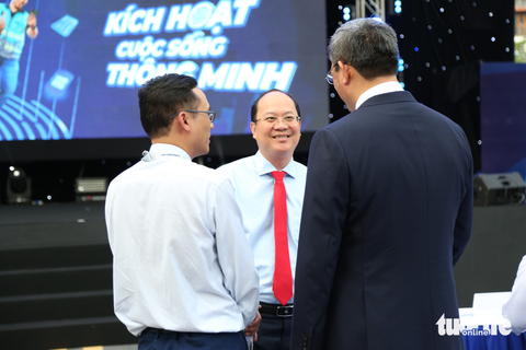Khai hội Không tiền mặt, công bố chương trình Mùa mua sắm - Ảnh 9. Khai hội Không tiền mặt, công bố chương trình Mùa mua sắm - Ảnh 9.