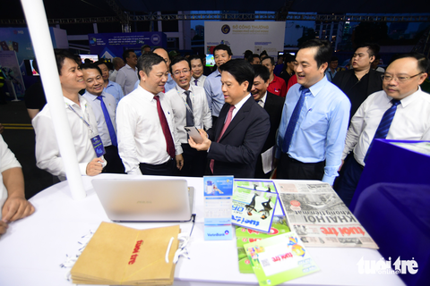 Khai hội Không tiền mặt, công bố chương trình Mùa mua sắm - Ảnh 13. Khai hội Không tiền mặt, công bố chương trình Mùa mua sắm - Ảnh 13.