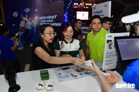 Khai hội Không tiền mặt, công bố chương trình Mùa mua sắm - Ảnh 15. Khai hội Không tiền mặt, công bố chương trình Mùa mua sắm - Ảnh 15.