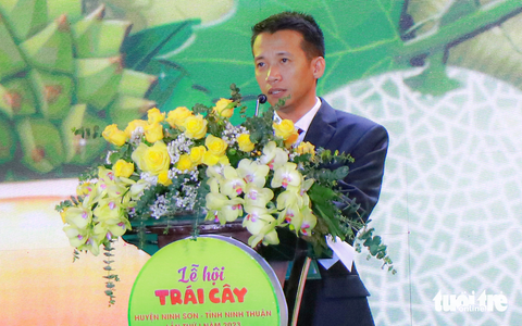 Ông Kiều Tấn Thịnh – chủ tịch UBND huyện Ninh Sơn phát biểu tại lễ hội - Ảnh: DUY NGỌC Ông Kiều Tấn Thịnh - chủ tịch UBND huyện Ninh Sơn - phát biểu tại lễ hội - Ảnh: DUY NGỌC