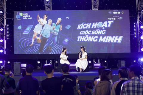 Hoa hậu Mai Phương: Thanh toán không tiền mặt tiện lợi cho mọi lứa tuổi - Ảnh 2. Hoa hậu Mai Phương: Thanh toán không tiền mặt tiện lợi cho mọi lứa tuổi - Ảnh 2.