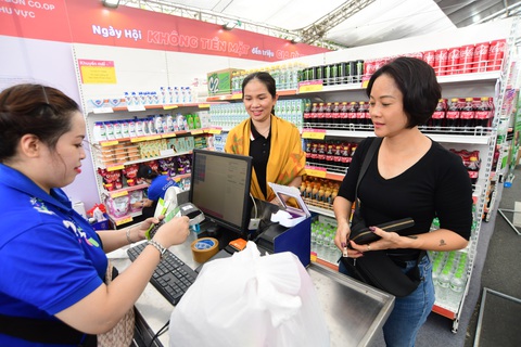 Vào siêu thị nơi cả người mua lẫn người bán đều không tiền mặt - Ảnh 1. Vào siêu thị nơi cả người mua lẫn người bán đều không tiền mặt - Ảnh 1.