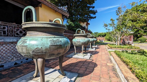 Ngắm giang sơn Việt Nam trên bảo vật quốc gia Cửu đỉnh - Ảnh 1. Ngắm giang sơn Việt Nam trên bảo vật quốc gia Cửu đỉnh - Ảnh 1.