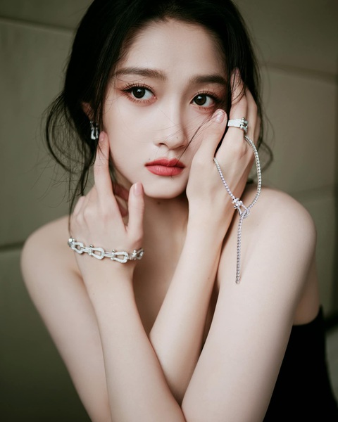 Hồng lâu mộng lên màn bạc sau 46 năm - Ảnh 5. Hồng lâu mộng lên màn bạc sau 46 năm - Ảnh 5.