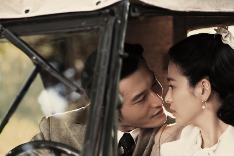 Ảnh cưới cũ Song Hye Kyo và Huỳnh Hiểu Minh bất ngờ hot trở lại - Ảnh 4. Ảnh cưới cũ Song Hye Kyo và Huỳnh Hiểu Minh bất ngờ hot trở lại - Ảnh 4.