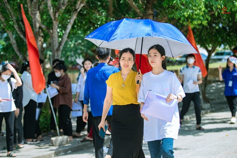 Thủ khoa thi vào lớp 10 ở Nghệ An đạt 28,85 điểm - Ảnh 1. Thủ khoa thi vào lớp 10 ở Nghệ An đạt 28,85 điểm - Ảnh 1.