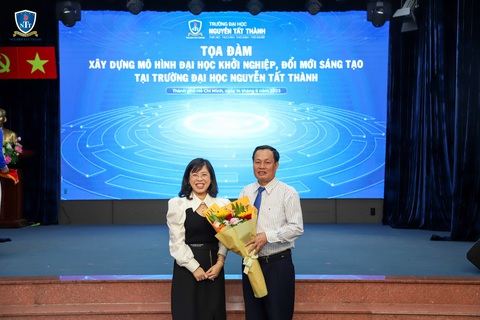 TS Trần Ái Cầm và GS.TS. Nguyễn Hữu Đức TS Trần Ái Cầm và GS.TS. Nguyễn Hữu Đức