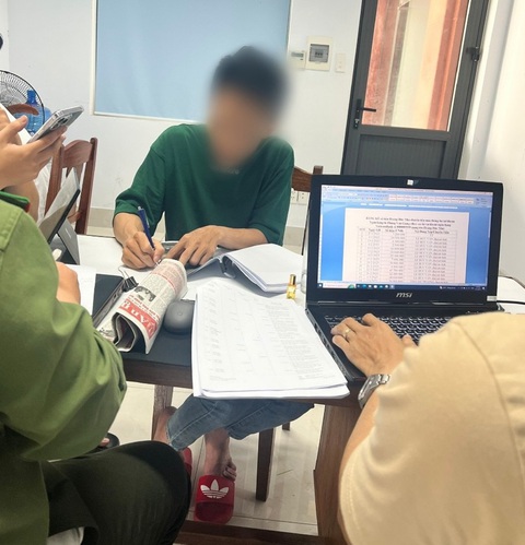 Đường dây mua bán thông tin tài khoản ngân hàng có sự tiếp tay của nhân viên ngân hàng - Ảnh 1. Đường dây mua bán thông tin tài khoản ngân hàng có sự tiếp tay của nhân viên ngân hàng - Ảnh 1.