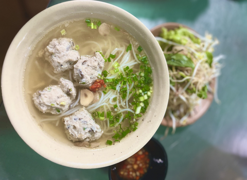 Tô bún mọc và nỗi nhớ quê xa của bà giò chả - Ảnh 3. Tô bún mọc và nỗi nhớ quê xa của bà giò chả - Ảnh 3.