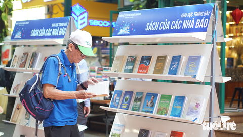 Hội sách đầu tiên của người làm báo - Ảnh 1. Hội sách đầu tiên của người làm báo - Ảnh 1.