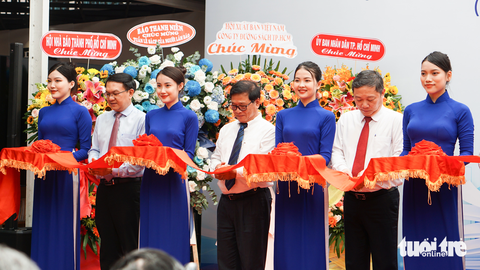 Hội sách đầu tiên của người làm báo - Ảnh 2. Hội sách đầu tiên của người làm báo - Ảnh 2.